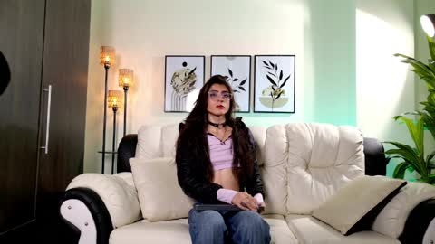 Violeta online show from April 2026 07:15:01 PM