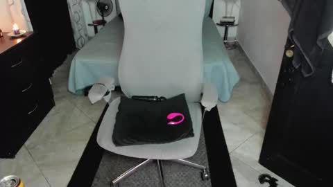 Snapshot of violetacrow chatting on March 2026 02:35:01 AM Violeta online show from March 2026 02:35:01 AM