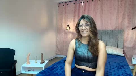VIOLETA online show from December 2024 01:06:01 PM