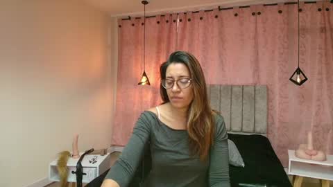 VIOLETA online show from February 2025 12:43:02 PM