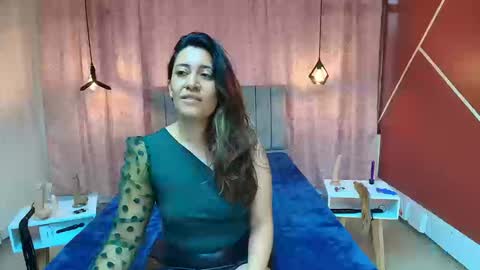 VIOLETA online show from September 2025 01:55:02 PM
