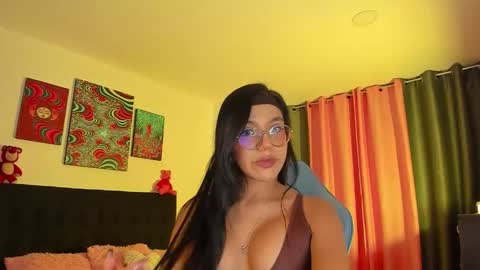 Violet online show from November 2025 04:56:01 AM