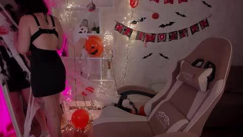 Violet online show from October 2025 04:42:02 PM