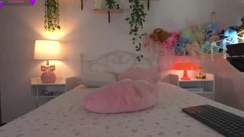 Snapshot of violeth___ chatting on April 2026 12:55:02 PM violeth___ online show from April 2026 12:55:02 PM