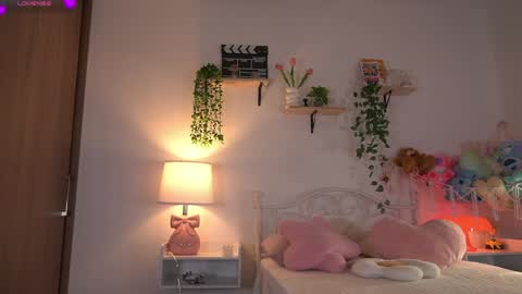 Snapshot of violeth___ chatting on May 2026 12:11:01 PM violeth___ online show from May 2026 12:11:01 PM