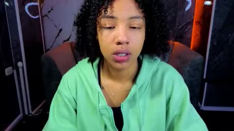 violeth_b online show from December 2025 12:47:02 PM