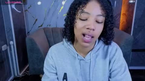 violeth_b online show from February 2026 12:59:02 PM