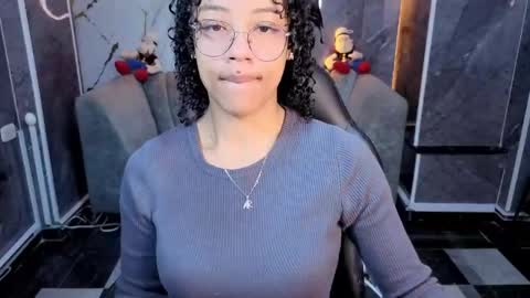 violeth_b online show from April 2026 12:33:01 PM