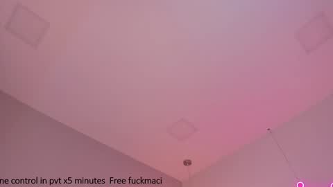 Snapshot of violeth_hill chatting on January 2025 05:50:02 AM Violeth Hill online show from January 2025 05:50:02 AM