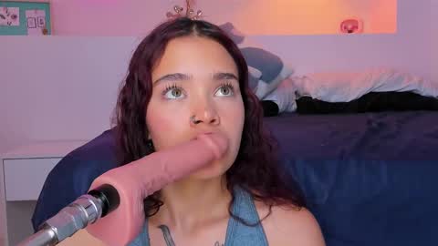 Snapshot of violeth_hill chatting on February 2025 02:08:02 AM Violeth Hill online show from February 2025 02:08:02 AM