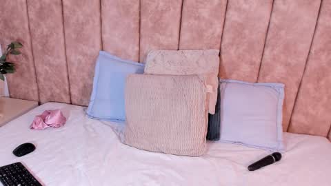 Snapshot of violethilton chatting on March 2025 10:47:01 PM violeth online show from March 2025 10:47:01 PM