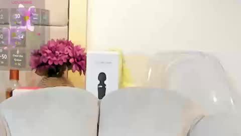 Snapshot of violethilton chatting on September 2025 08:20:02 PM violeth online show from September 2025 08:20:02 PM