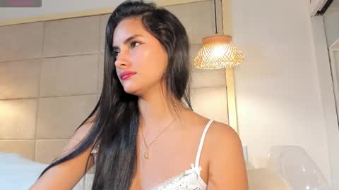 Snapshot of violethilton chatting on September 2025 08:02:01 PM violeth online show from September 2025 08:02:01 PM