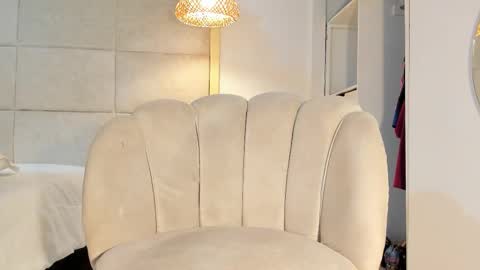 Snapshot of violethilton chatting on September 2025 07:19:02 PM violeth online show from September 2025 07:19:02 PM