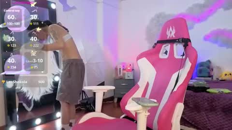   online show from November 2025 07:40:03 PM