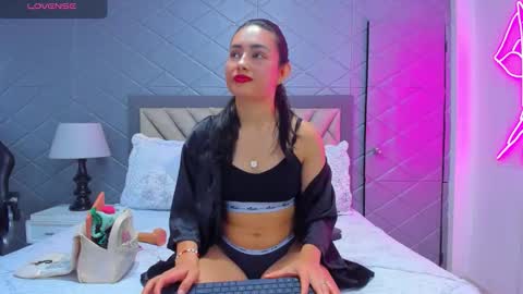 Violet Rousse online show from October 2025 03:03:02 PM