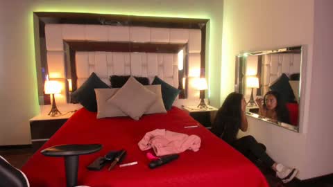 Snapshot of violetskinny chatting on December 2024 07:22:01 PM violetskinny online show from December 2024 07:22:01 PM