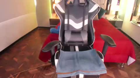 Snapshot of violetskinny chatting on December 2024 10:25:01 PM violetskinny online show from December 2024 10:25:01 PM