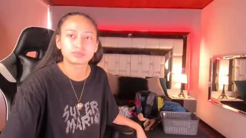 Snapshot of violetskinny chatting on January 2025 06:27:02 PM violetskinny online show from January 2025 06:27:02 PM