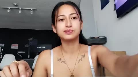 Snapshot of violetskinny chatting on January 2025 03:32:01 PM violetskinny online show from January 2025 03:32:01 PM