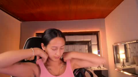 Snapshot of violetskinny chatting on January 2025 01:18:02 AM violetskinny online show from January 2025 01:18:02 AM