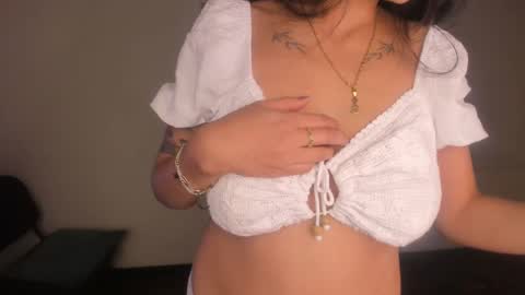 Snapshot of violetskinny chatting on January 2025 11:17:02 PM violetskinny online show from January 2025 11:17:02 PM