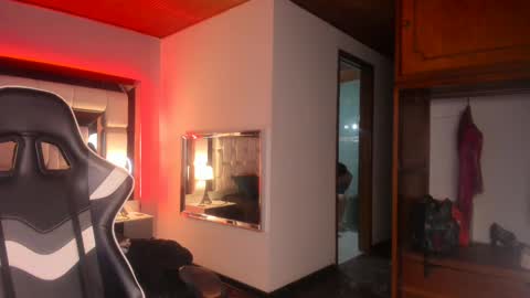 Snapshot of violetskinny chatting on January 2025 02:15:01 AM violetskinny online show from January 2025 02:15:01 AM