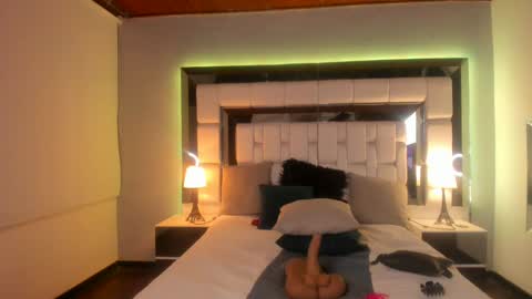 Snapshot of violetskinny chatting on February 2025 01:52:01 AM violetskinny online show from February 2025 01:52:01 AM