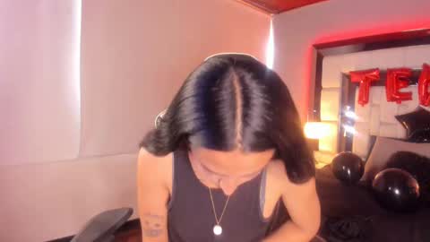 Snapshot of violetskinny chatting on February 2025 06:58:01 PM violetskinny online show from February 2025 06:58:01 PM