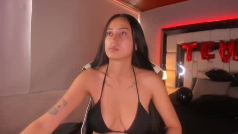 Snapshot of violetskinny chatting on February 2025 10:03:02 PM violetskinny online show from February 2025 10:03:02 PM