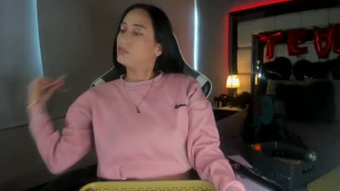 Snapshot of violetskinny chatting on February 2025 07:16:02 PM violetskinny online show from February 2025 07:16:02 PM