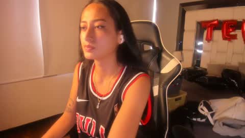 Snapshot of violetskinny chatting on February 2025 05:29:02 PM violetskinny online show from February 2025 05:29:02 PM