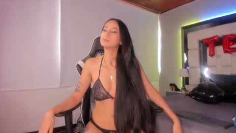 Snapshot of violetskinny chatting on March 2025 09:59:02 PM violetskinny online show from March 2025 09:59:02 PM