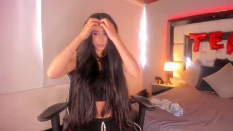 Snapshot of violetskinny chatting on March 2025 07:07:02 PM violetskinny online show from March 2025 07:07:02 PM