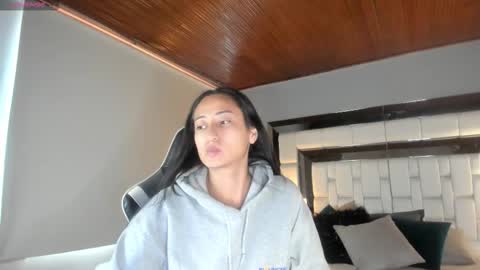 Snapshot of violetskinny chatting on September 2025 07:03:02 PM violetskinny online show from September 2025 07:03:02 PM