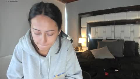 Snapshot of violetskinny chatting on September 2025 07:15:02 PM violetskinny online show from September 2025 07:15:02 PM