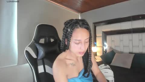 Snapshot of violetskinny chatting on October 2025 07:42:02 PM violetskinny online show from October 2025 07:42:02 PM