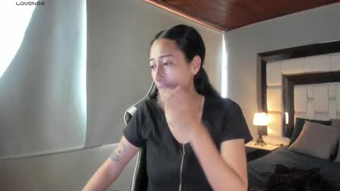 Snapshot of violetskinny chatting on October 2025 04:06:02 PM violetskinny online show from October 2025 04:06:02 PM