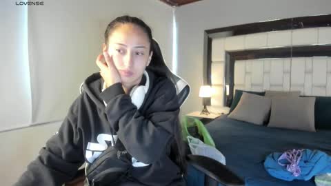 Snapshot of violetskinny chatting on October 2025 07:47:01 PM violetskinny online show from October 2025 07:47:01 PM