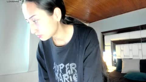 Snapshot of violetskinny chatting on October 2025 09:59:01 PM violetskinny online show from October 2025 09:59:01 PM