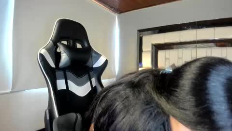 Snapshot of violetskinny chatting on October 2025 06:19:01 PM violetskinny online show from October 2025 06:19:01 PM