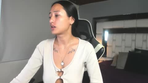 Snapshot of violetskinny chatting on December 2025 07:44:01 PM violetskinny online show from December 2025 07:44:01 PM