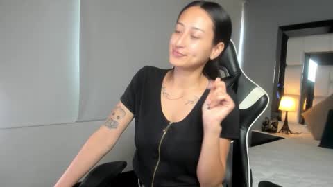 Snapshot of violetskinny chatting on December 2025 08:38:01 PM violetskinny online show from December 2025 08:38:01 PM