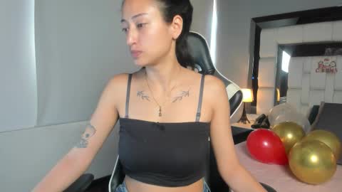 Snapshot of violetskinny chatting on December 2025 08:17:01 PM violetskinny online show from December 2025 08:17:01 PM