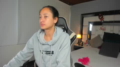 Snapshot of violetskinny chatting on January 2026 08:01:01 PM violetskinny online show from January 2026 08:01:01 PM