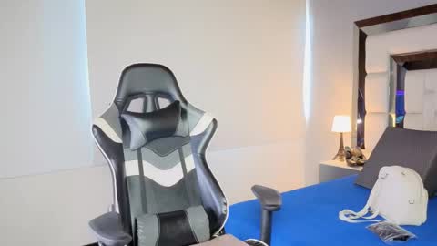 Snapshot of violetskinny chatting on February 2026 07:40:01 PM violetskinny online show from February 2026 07:40:01 PM