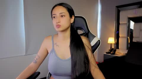 Snapshot of violetskinny chatting on February 2026 07:43:01 PM violetskinny online show from February 2026 07:43:01 PM