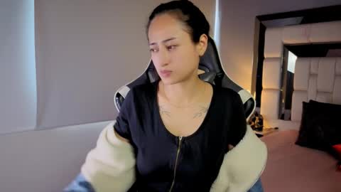 Snapshot of violetskinny chatting on February 2026 09:04:01 PM violetskinny online show from February 2026 09:04:01 PM