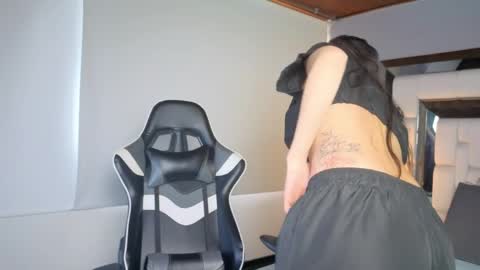 Snapshot of violetskinny chatting on April 2026 08:34:01 PM violetskinny online show from April 2026 08:34:01 PM