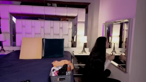 Snapshot of violetskinny chatting on May 2026 07:31:01 PM violetskinny online show from May 2026 07:31:01 PM